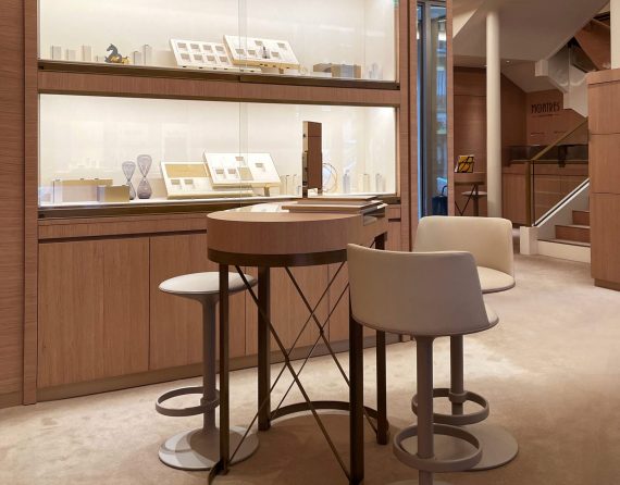 Projet retail point de vente bijouterie Lassaussois vitrine et table haute